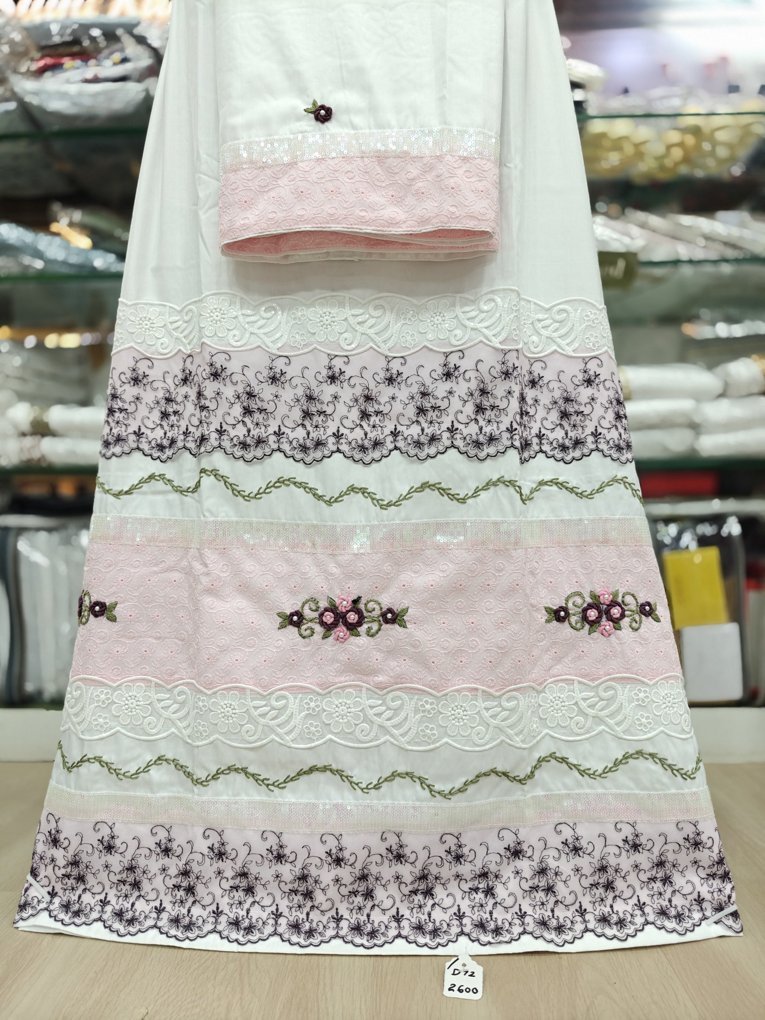  White Cotton Fabric Rida, Handwork